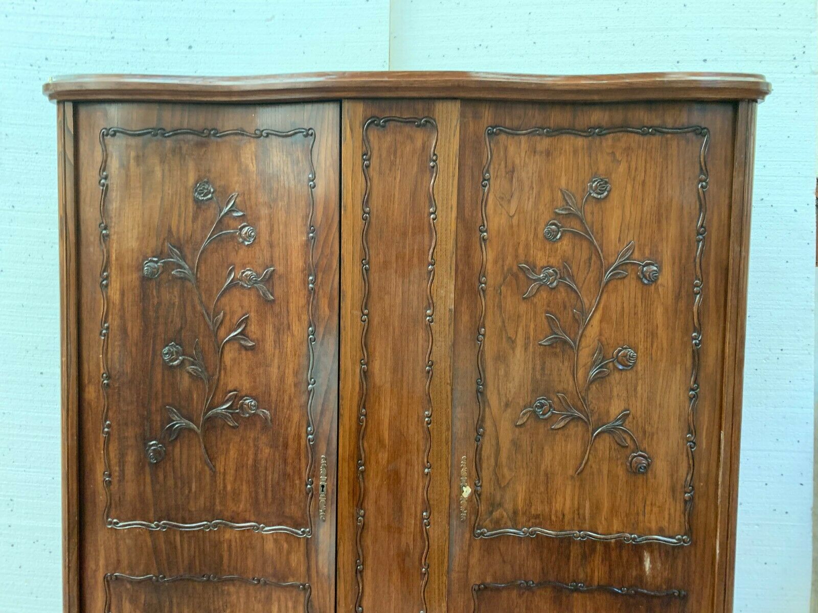 Regency-style wardrobe in walnut storage furniture 20th century