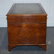 Victorian Pedestal Desk in Walnut and Hand-Dyed Leather
