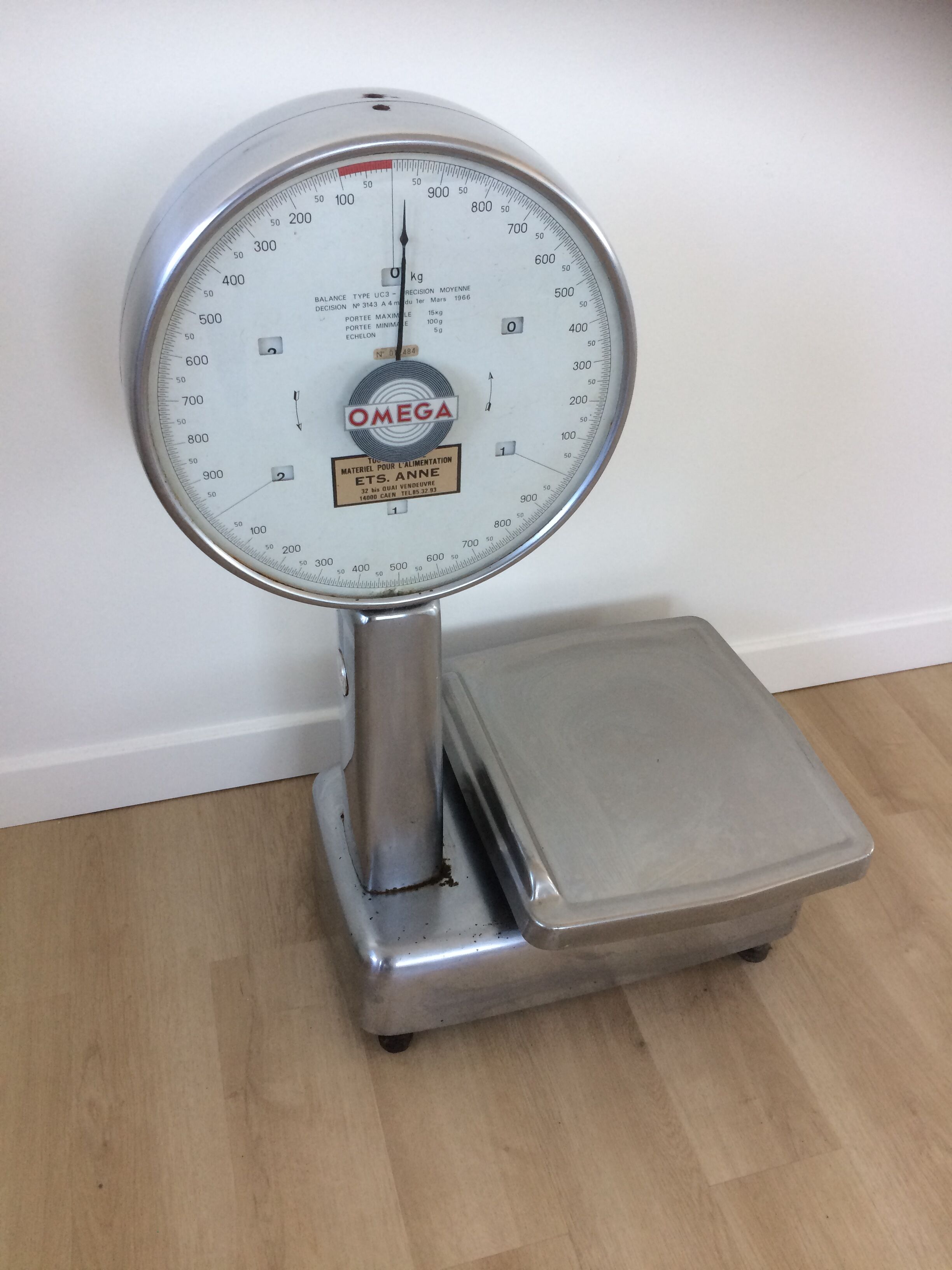 Antique balance grocery Omega