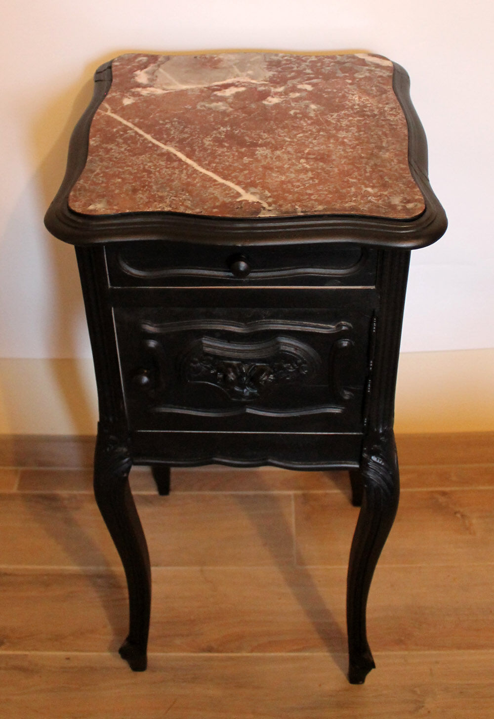 Table de chevet Louis XV patinée noire