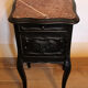 Table de chevet Louis XV patinée noire