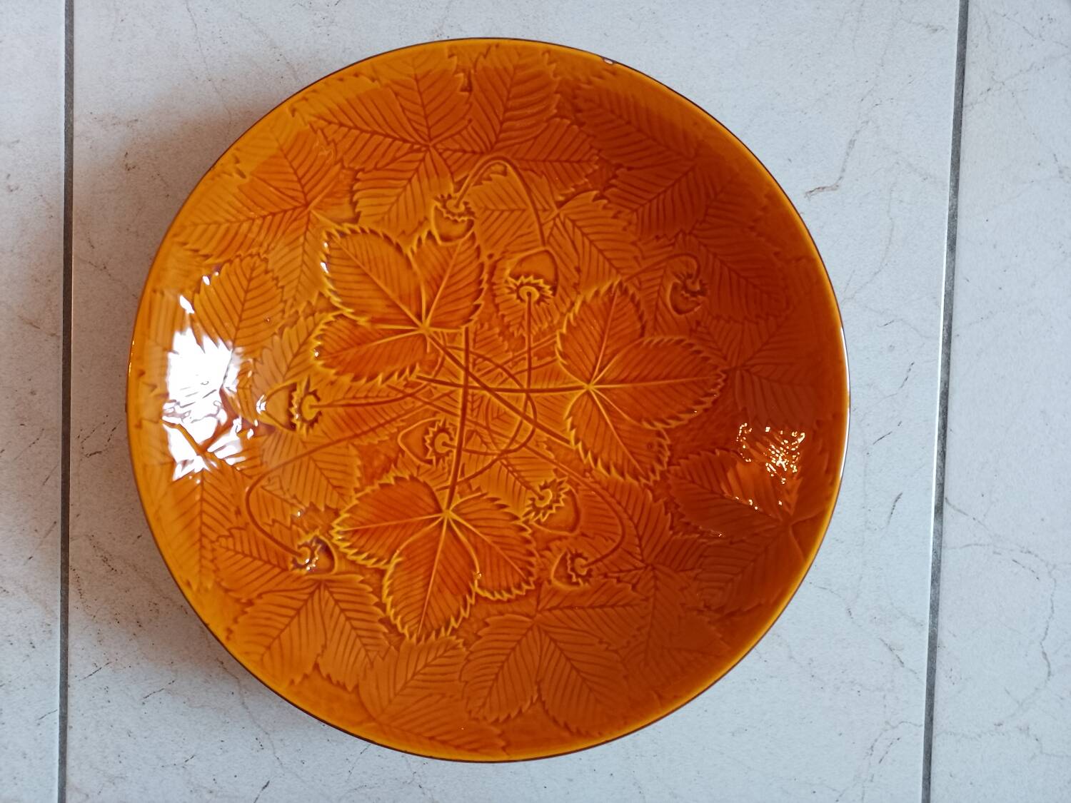 Ceramic fruit bowl