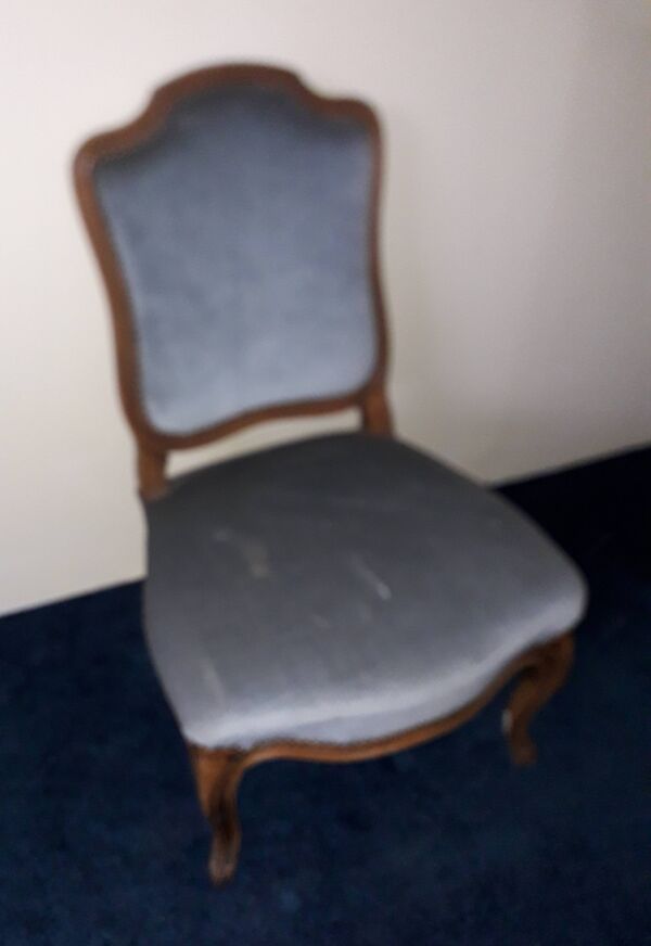 Chaise basse style louis XV
