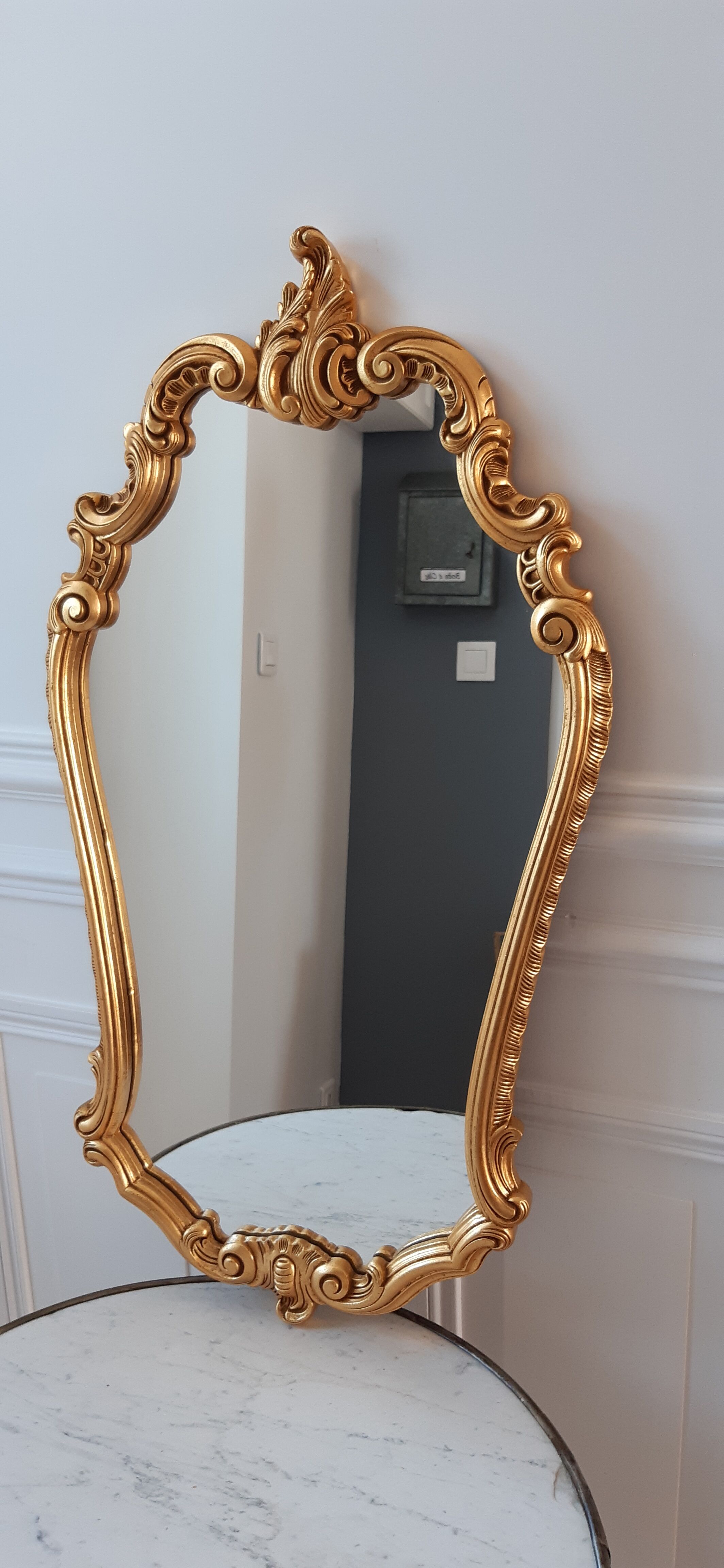 Miroir en en résine dorée années 50-60