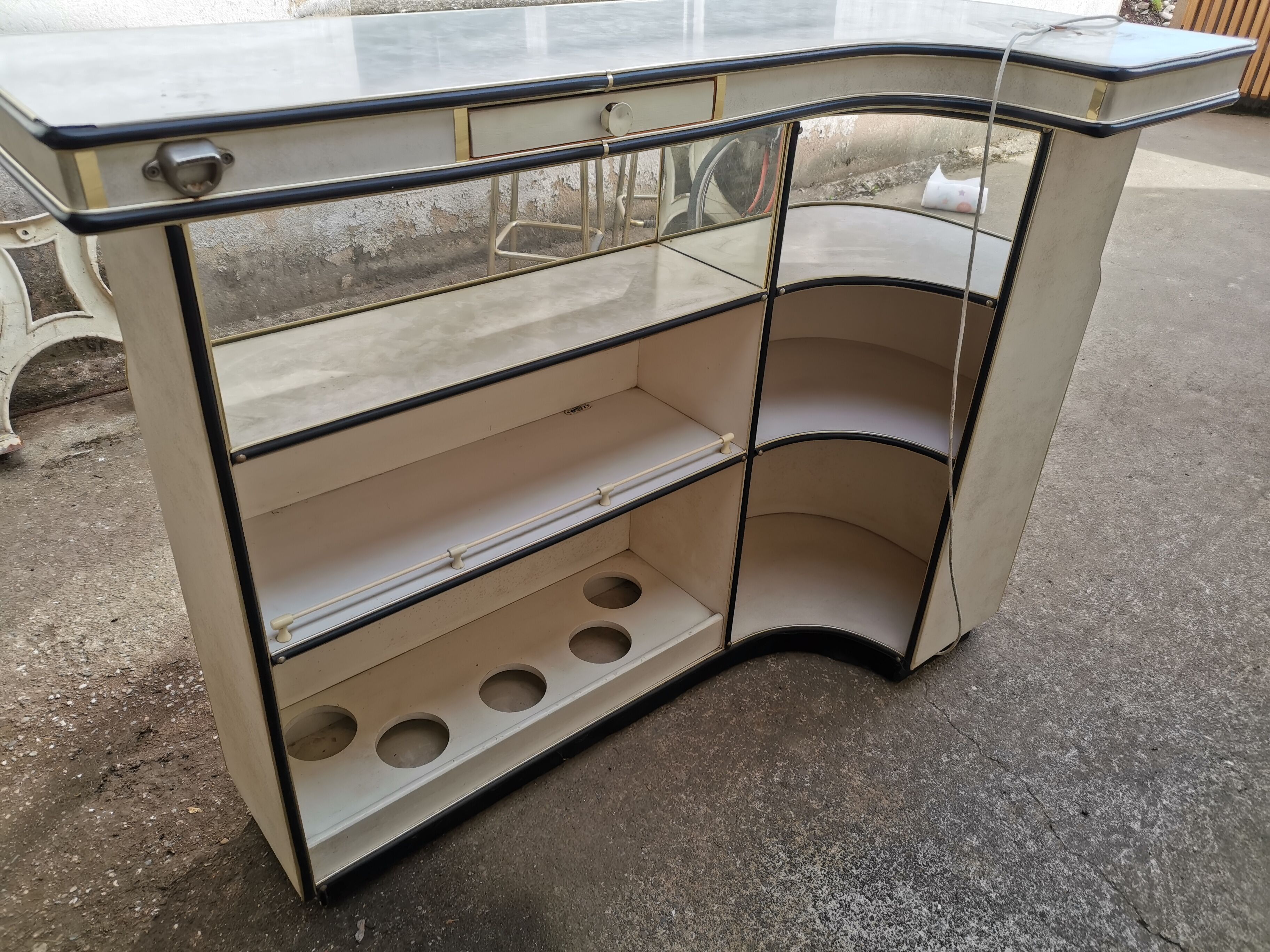 Mini bar année 50 en skaï