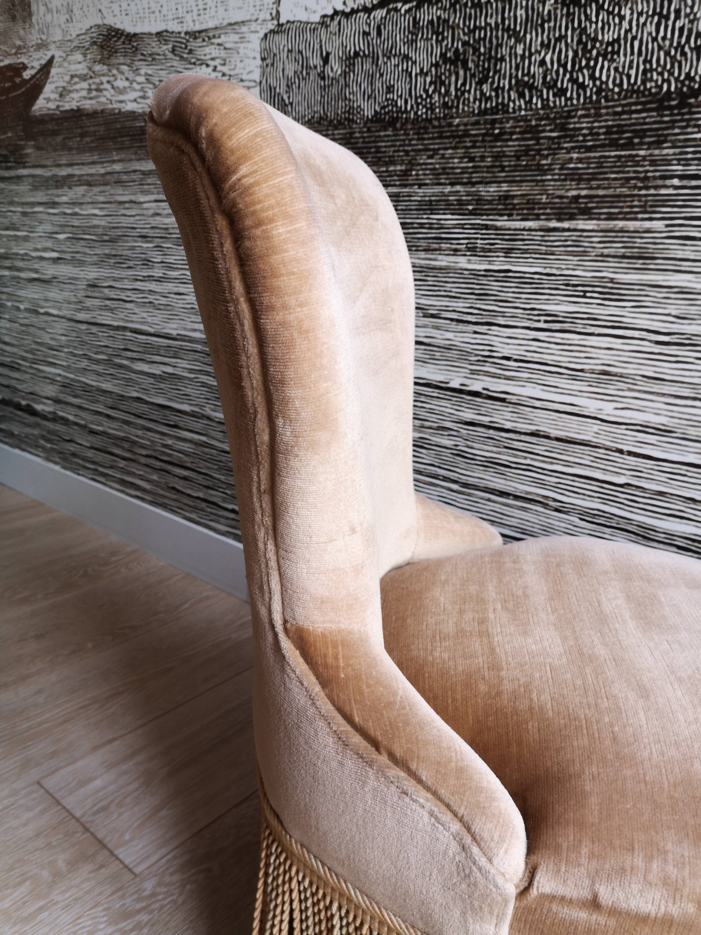 Small armchair toad in taupe velvet