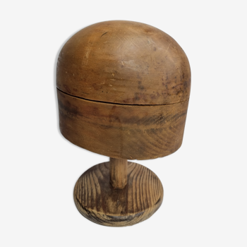 Forme à chapeau en bois ancienne sur pied, 1900