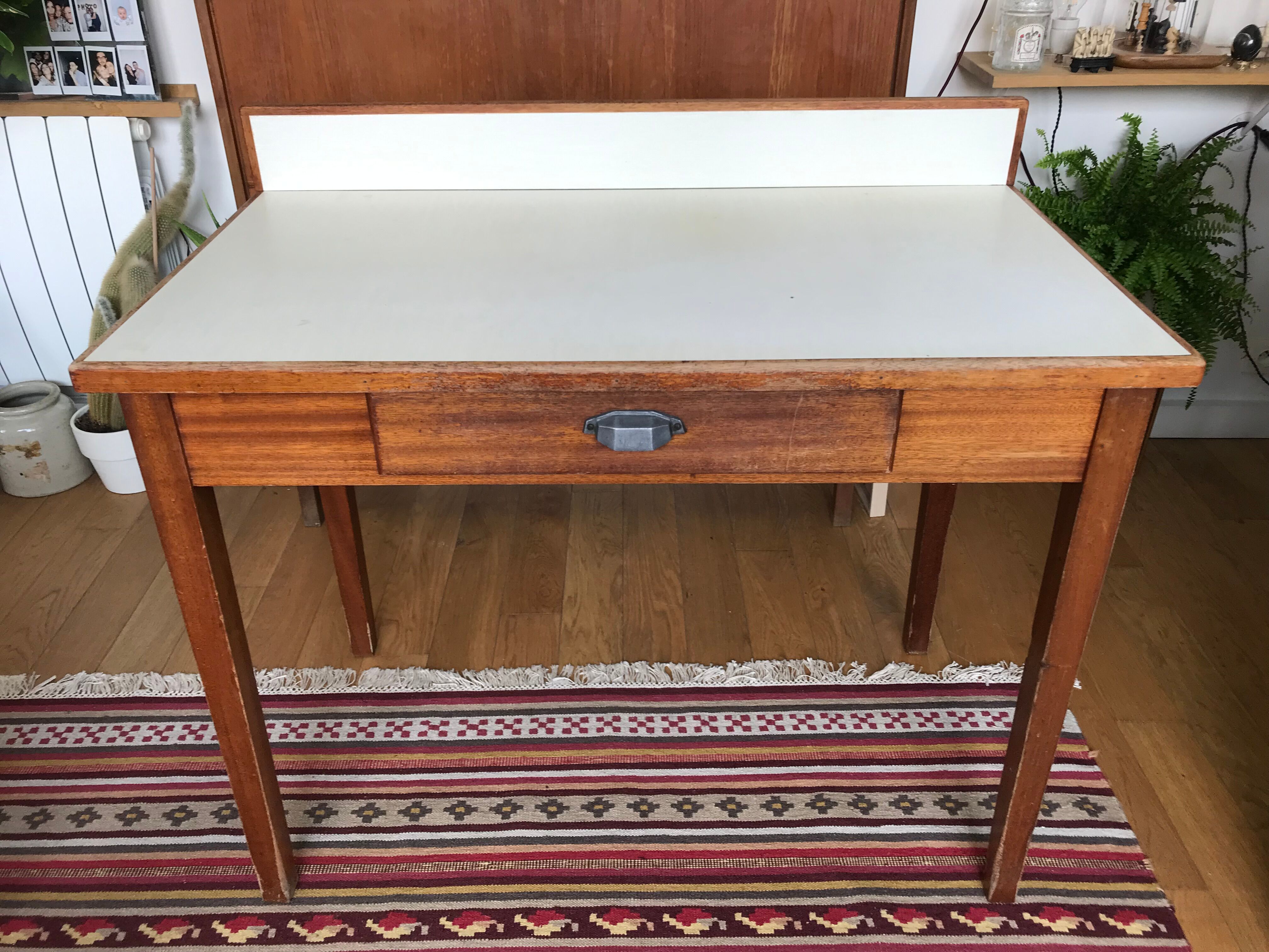 Farm table