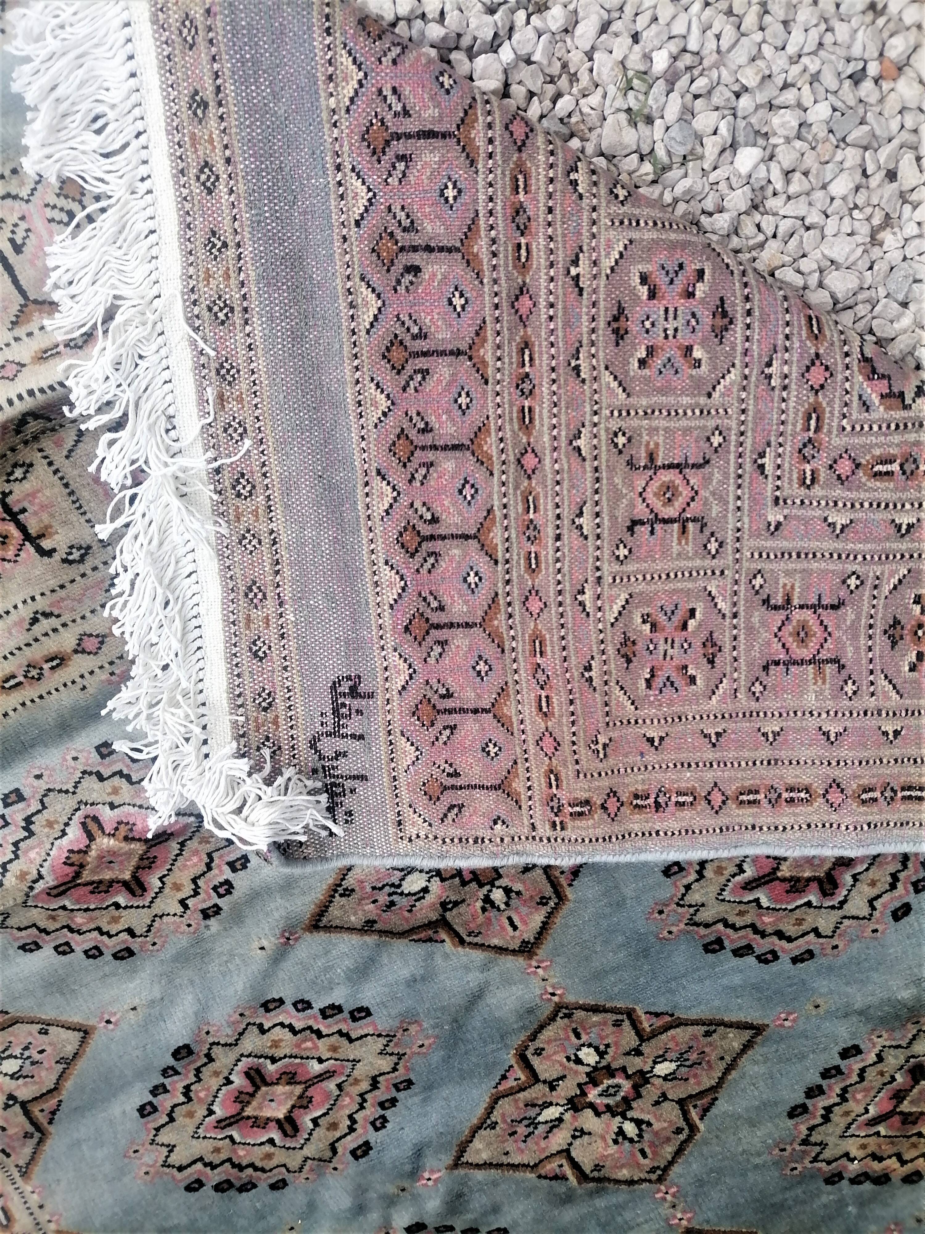 Old oriental carpet made hands. Signature. (175 x 125 )