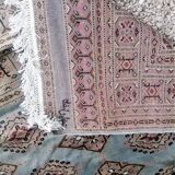 Old oriental carpet made hands. Signature. (175 x 125 )