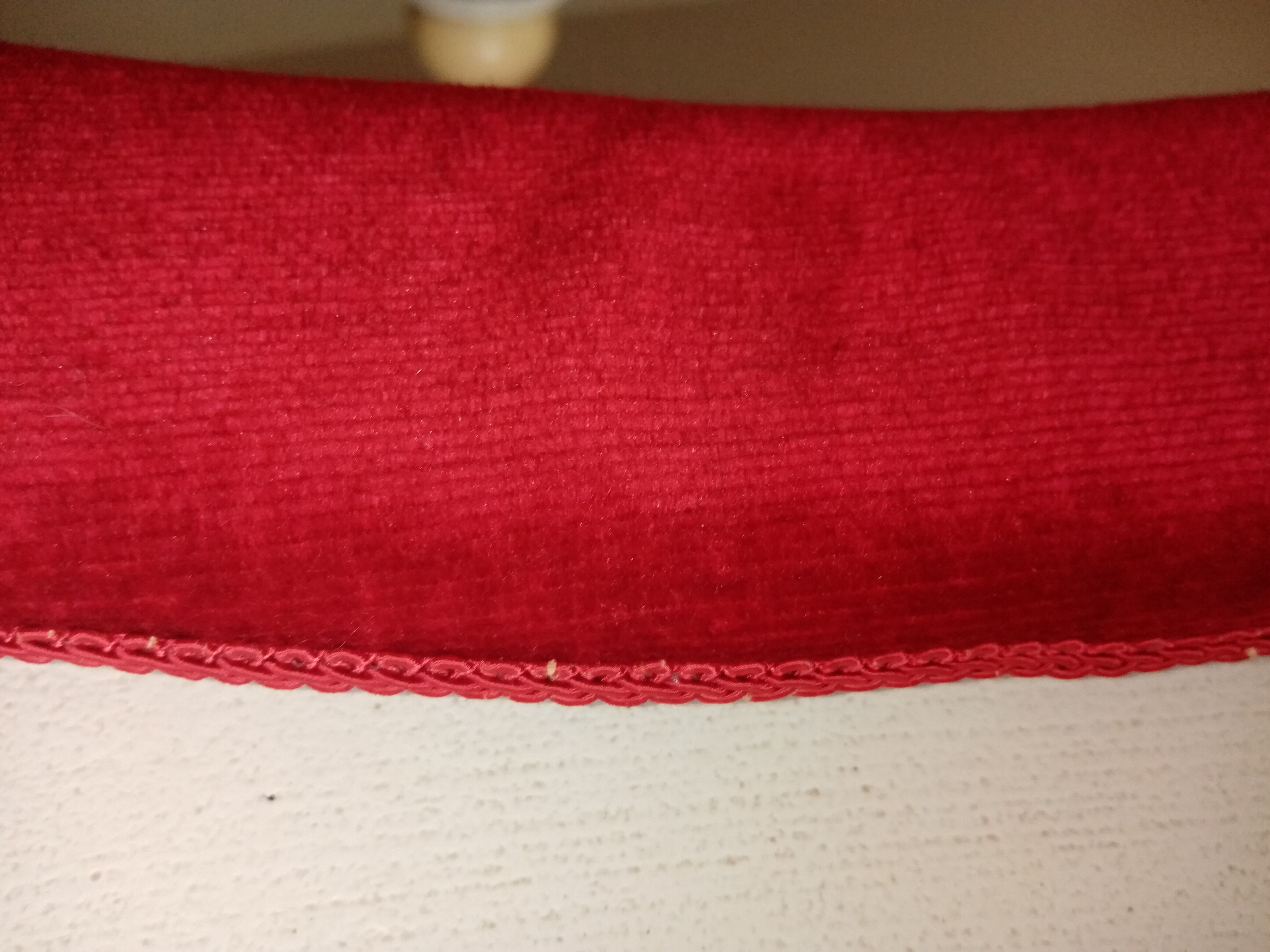 Velvet oval mirror - 59x45cm