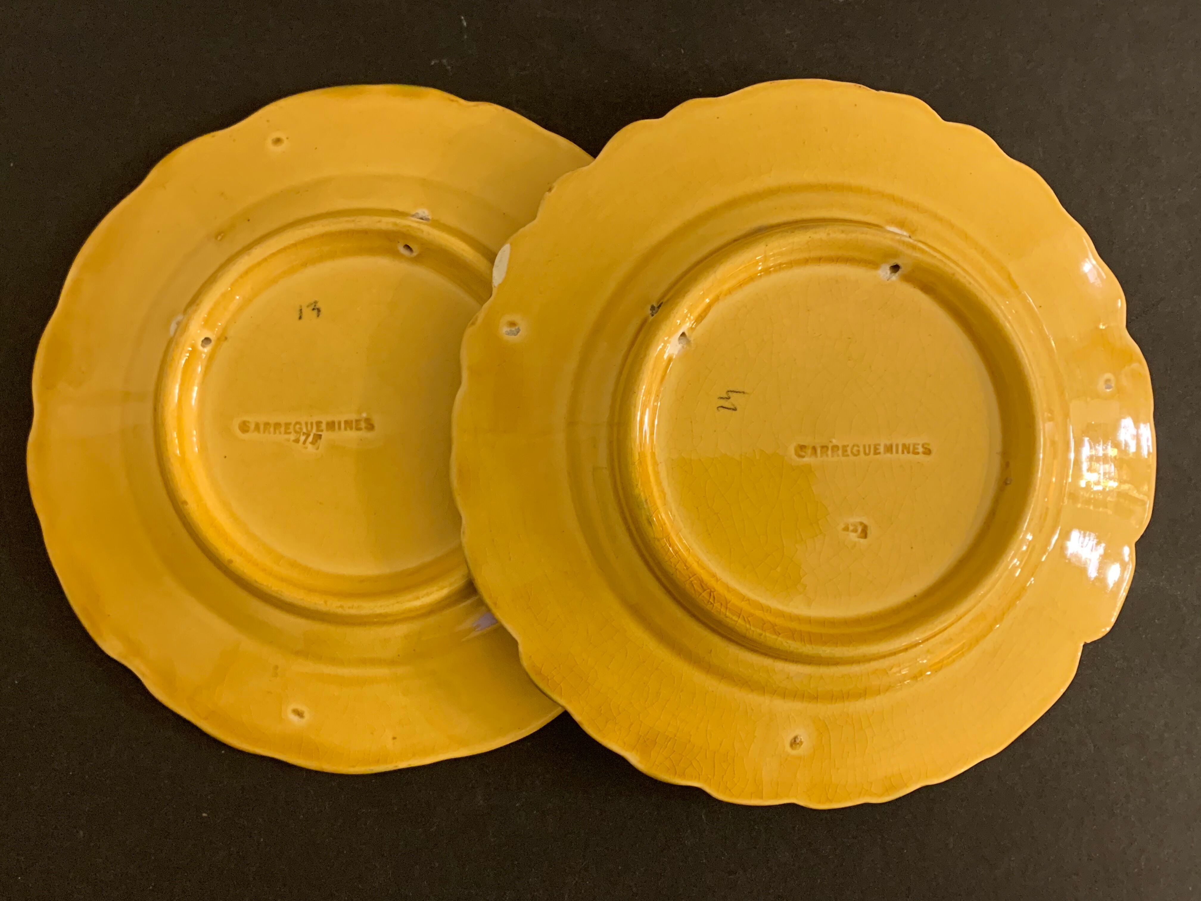 2 dessert plates in Sarreguemines fruit, strawberries and pears, early 19th century