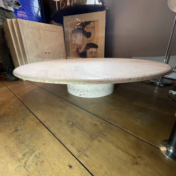 Table basse ronde en travertin, attribué à Angelo Mangiarotti pied cylindrique central, 1970s