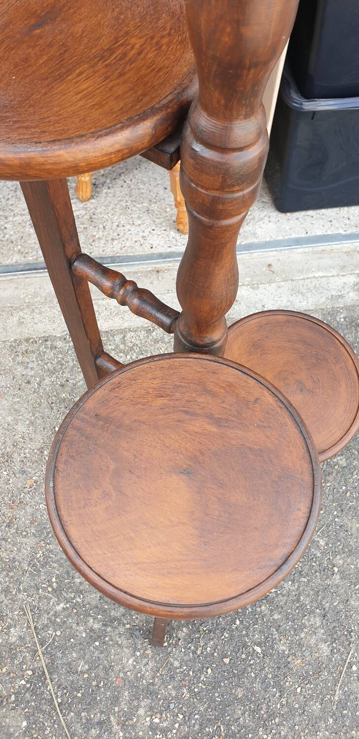 Wooden saddle plant holder