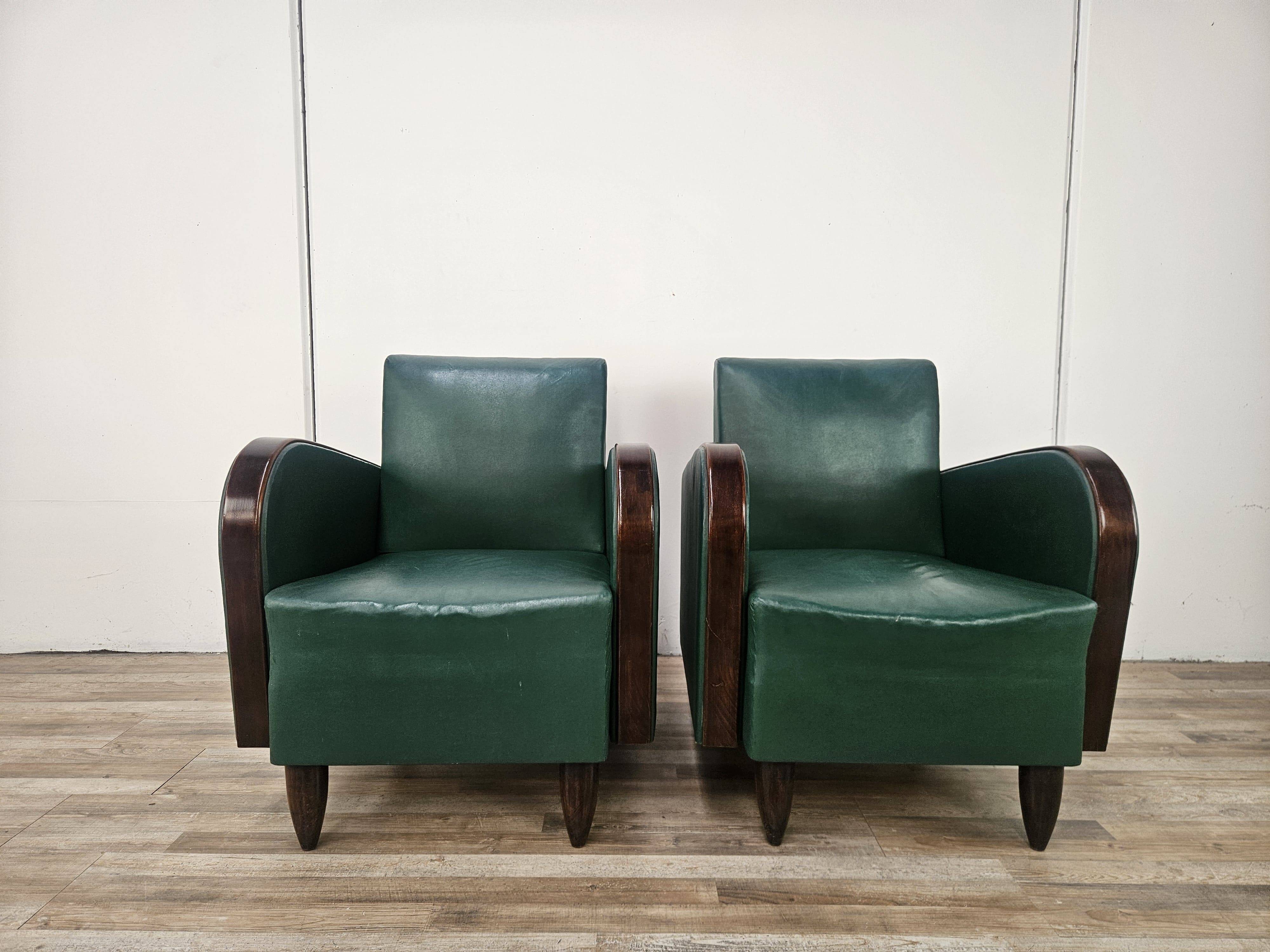 Pair of Art Decò armchairs in walnut and green leather, 1940