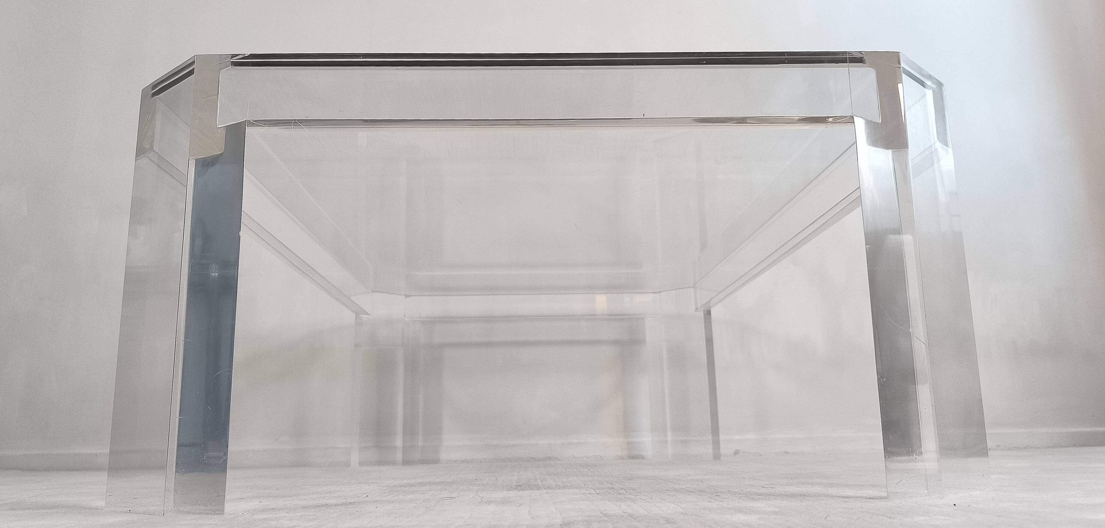 Superb coffee table in Altuglas and glass – signed by Marc Micoud, circa 1970.