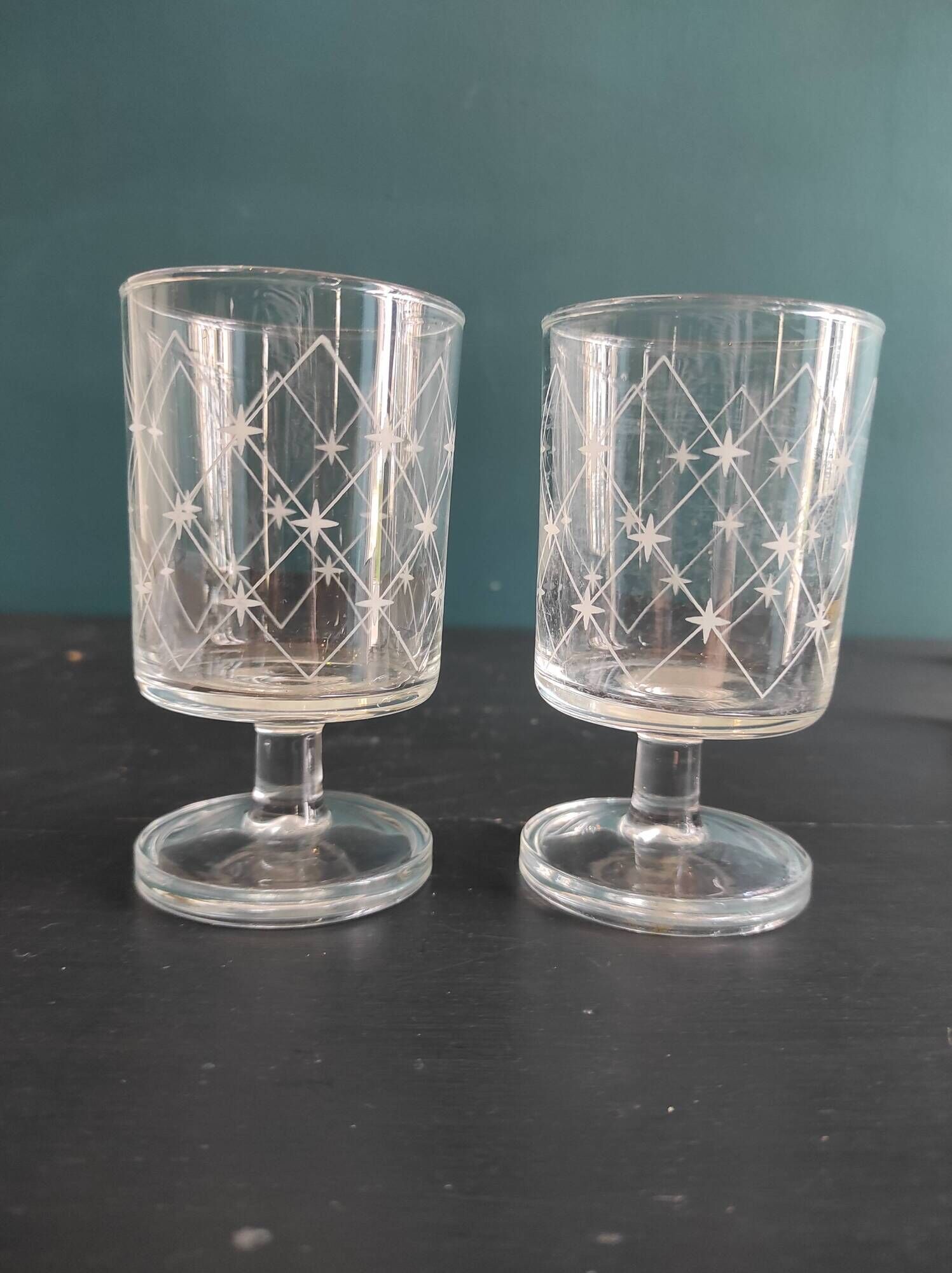 Set of 2 vintage French glasses from Luminarc, with stars