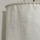 Suspension drap ancien en lin monogramme et oiseau de Georges Braque