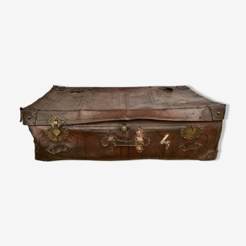 Suitcase or trunk in leather late nineteenth century