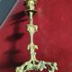 19th-century gilded bronze candlestick with leaf motifs, height 23.5 cm.
