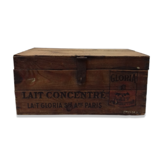 Old wooden box "regilait"