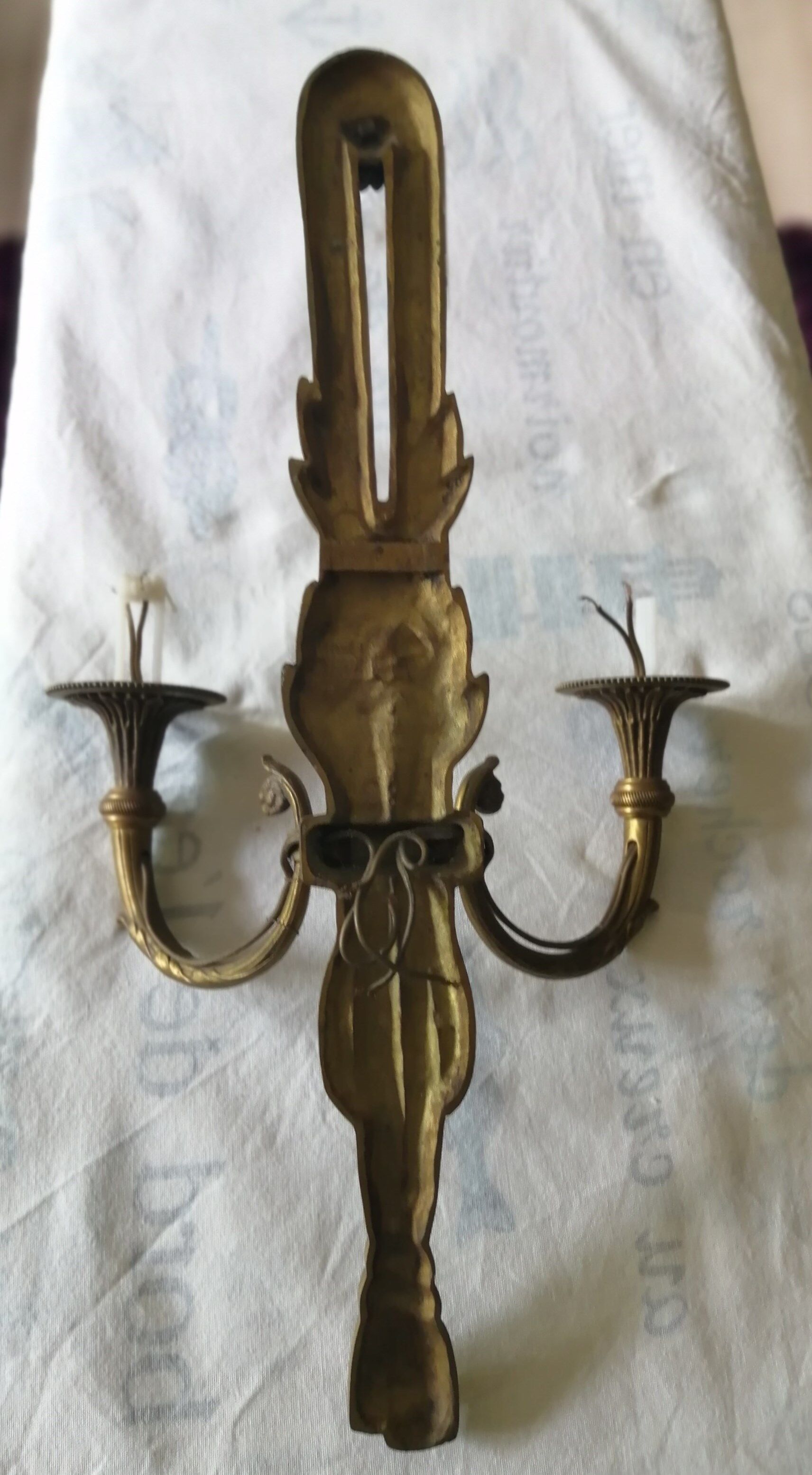 Pairs of Louis XVI-style bronze wall light