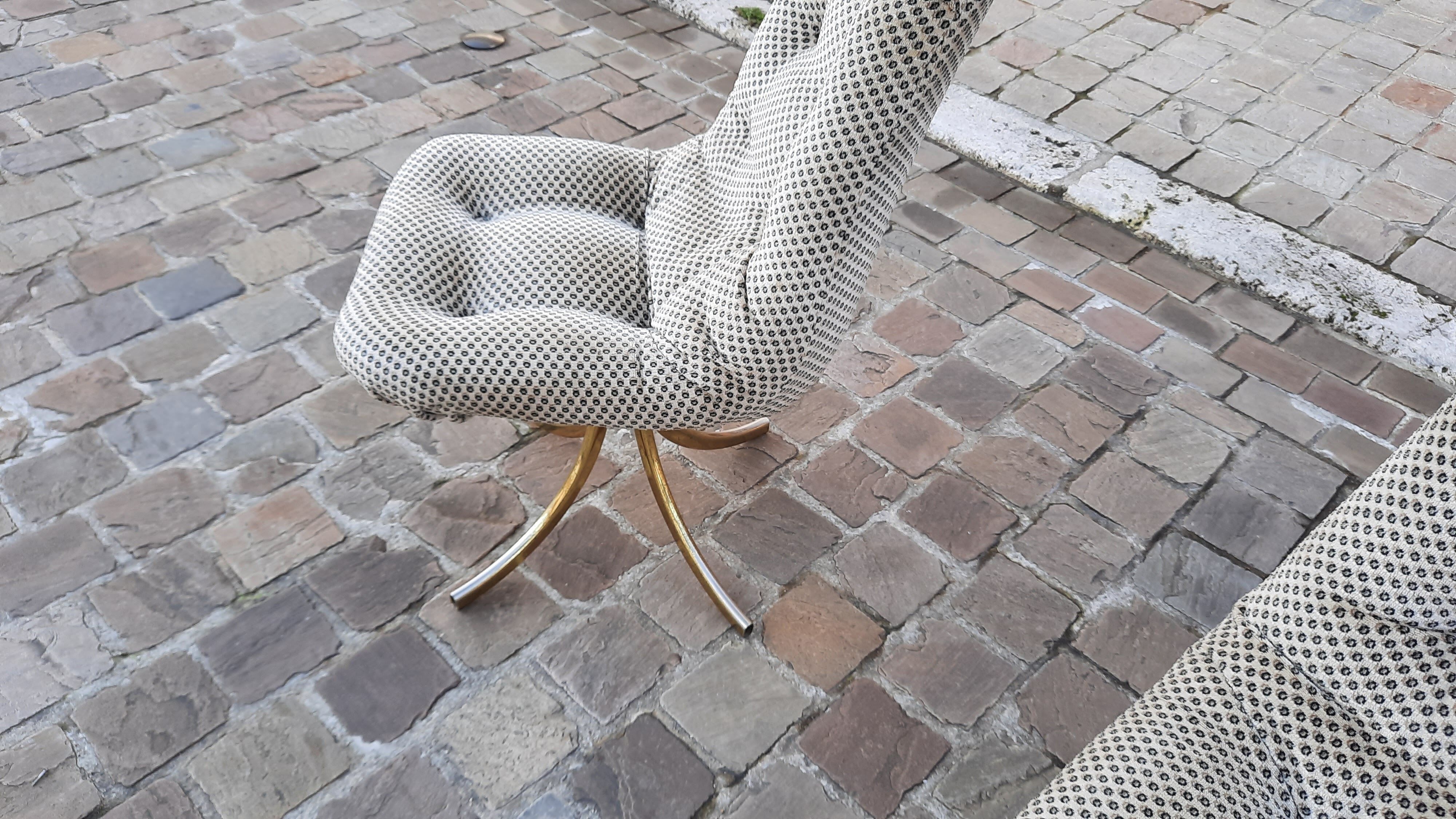 3 rotating vintage armchairs