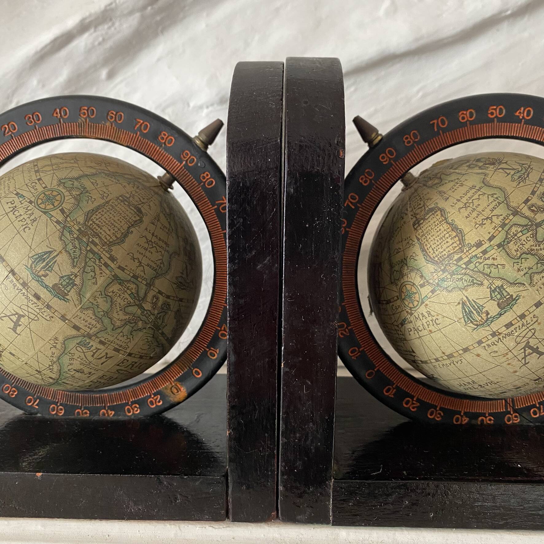 Serre livres mappemonde globes terrestre