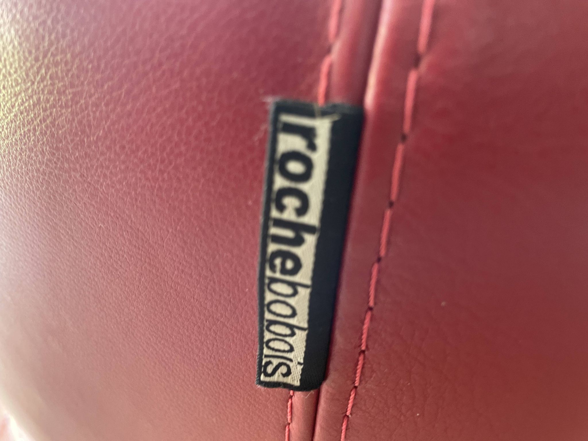 Fauteuil Curl en cuir rouge par Roche Bobois