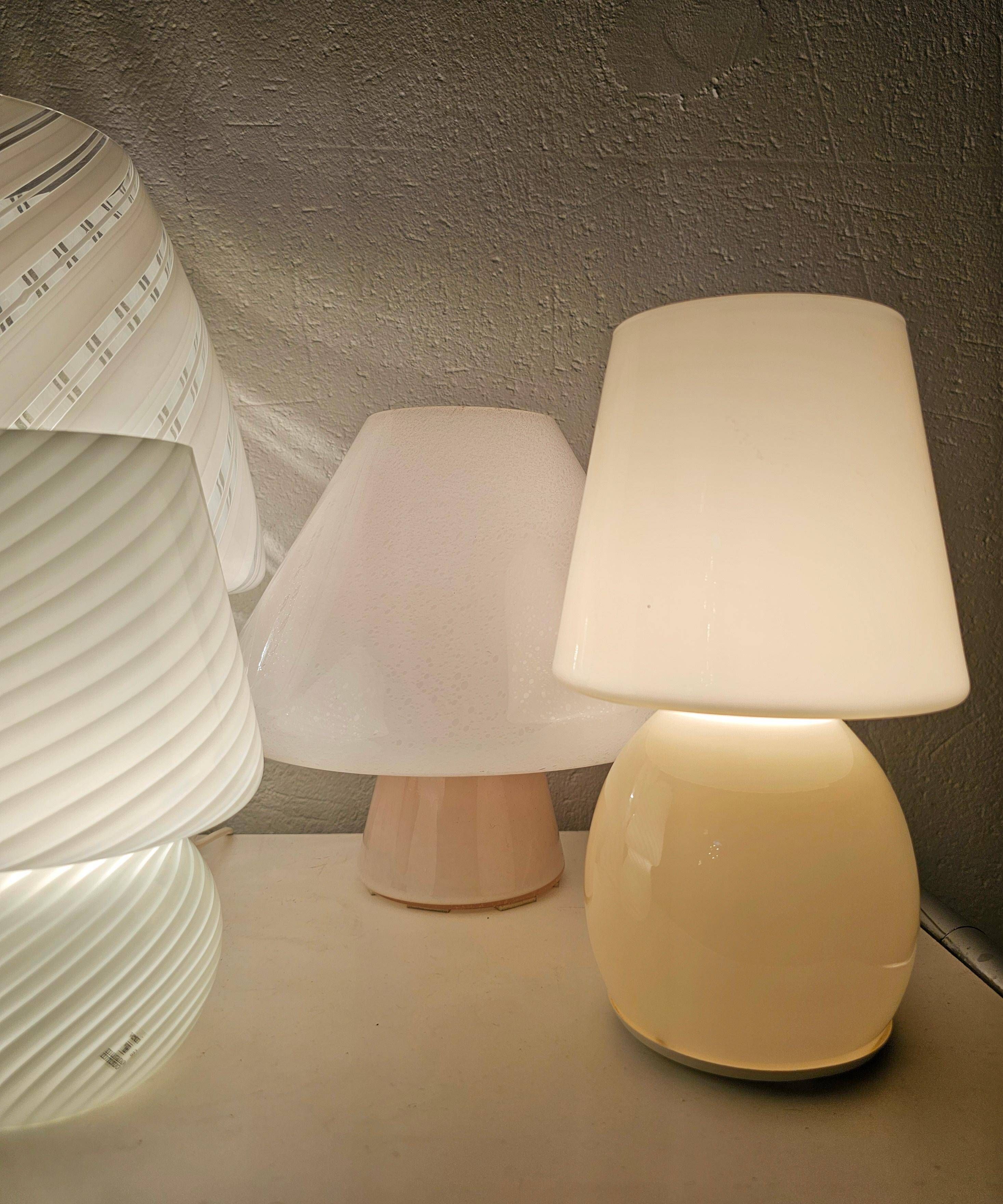 Set of 5 Mid-Century Modern mushroom table lamps in Murano glass.