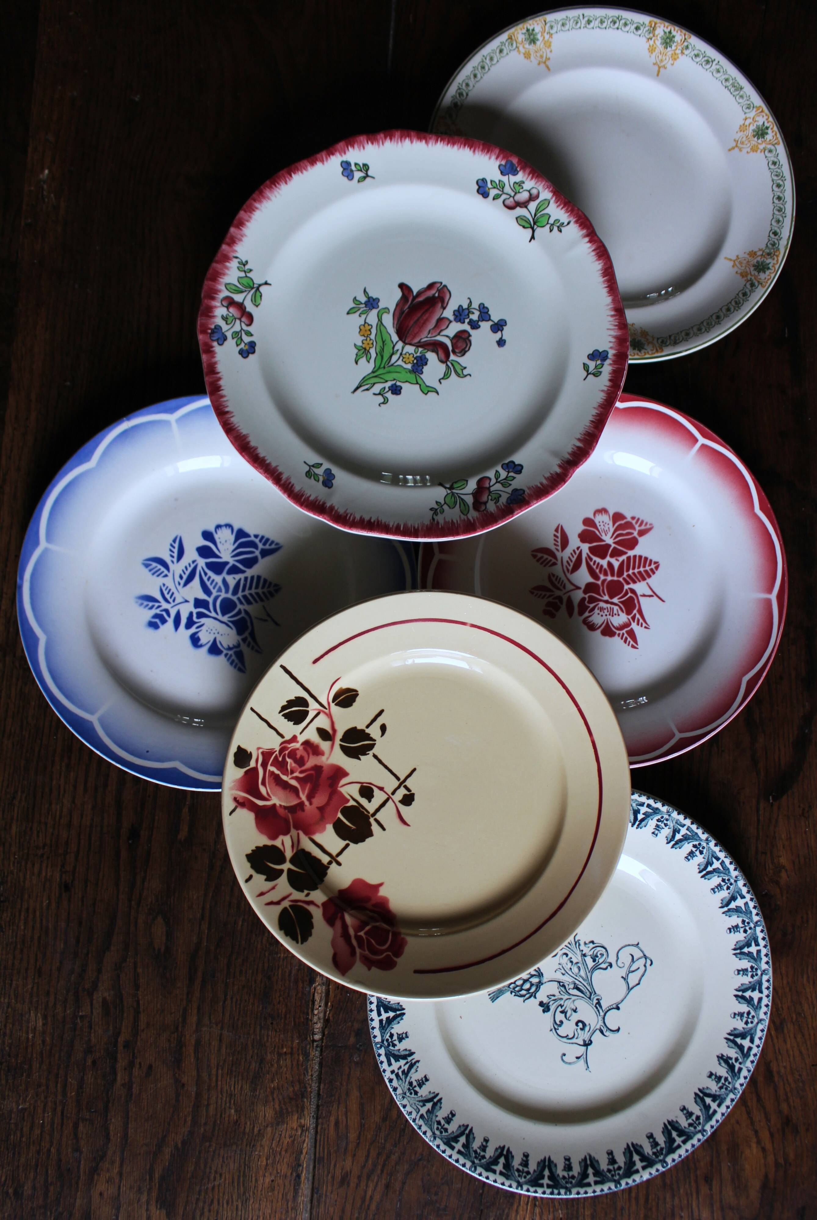 6 mismatched dinner plates