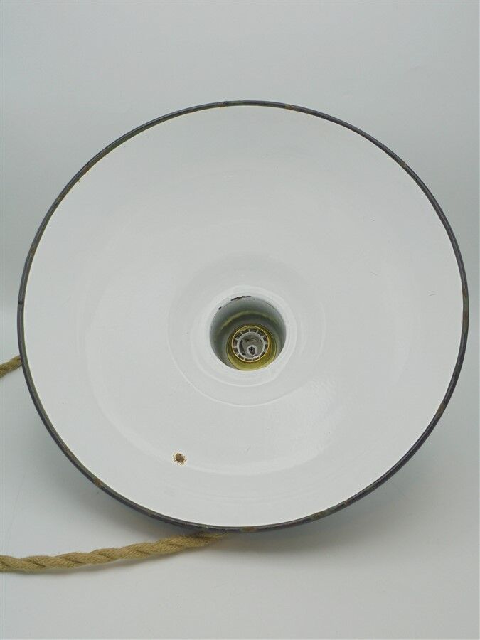 Industrial suspension in enamelled sheet metal