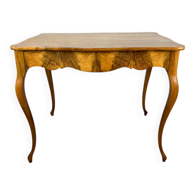 Table Louis XV noyer blond, début 19ème