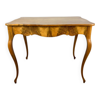 Louis XV table, light walnut, early 19th century.