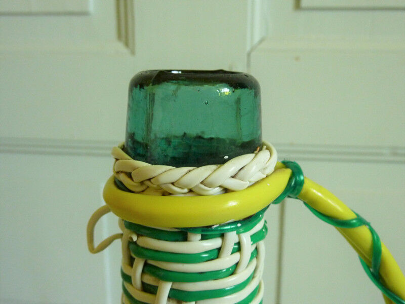 Green and white scoubidou bottle