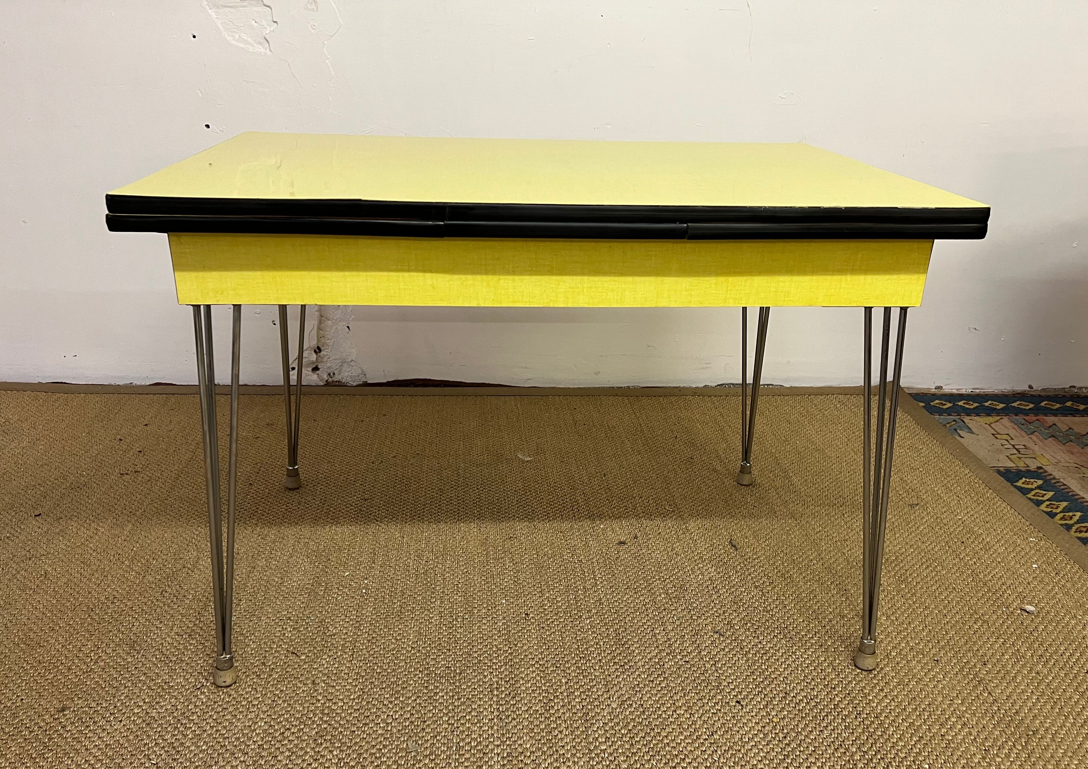 Table in Formica legs Eiffel