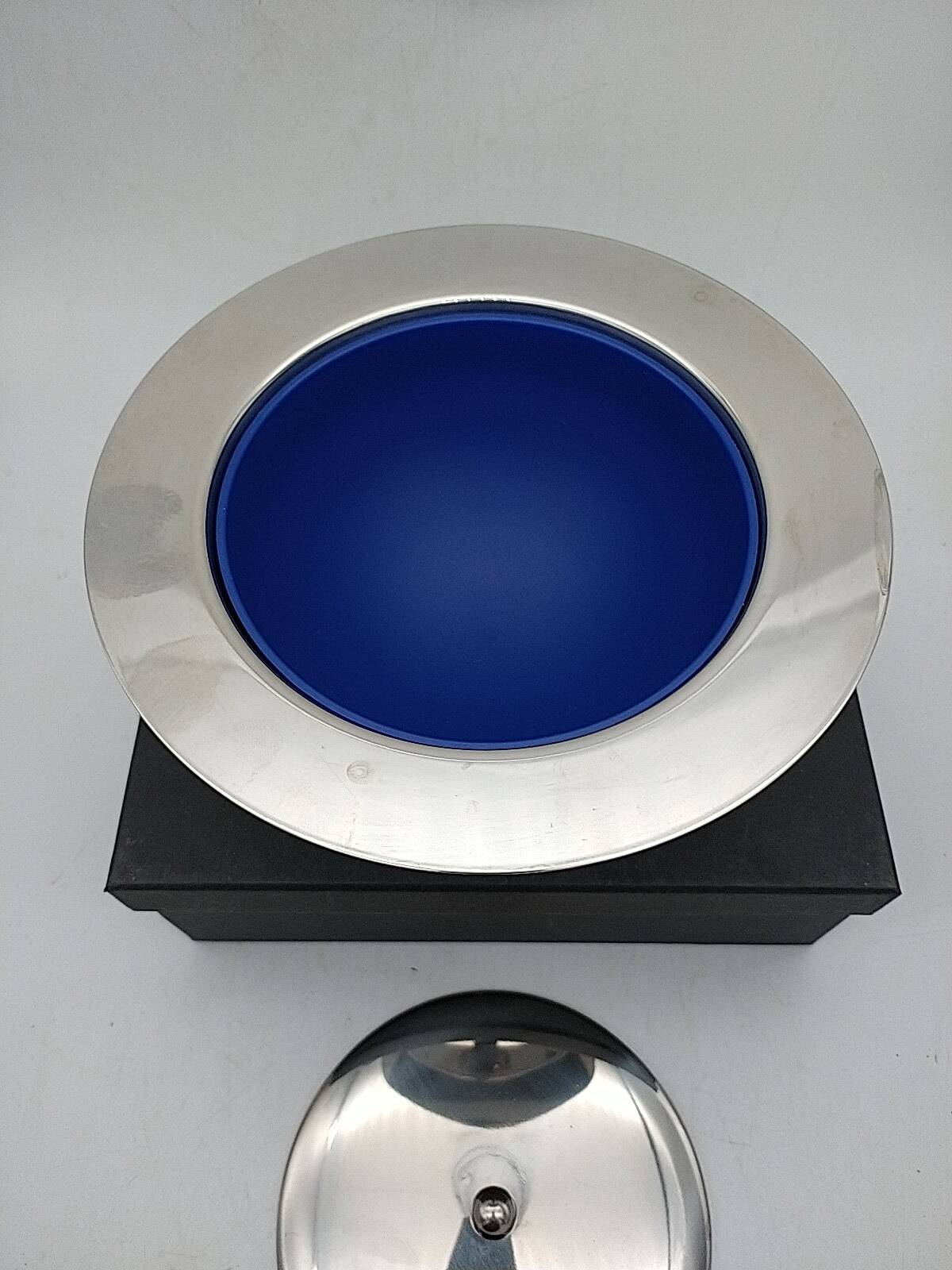 Ice bucket by Knut and Marianne Hagberg.