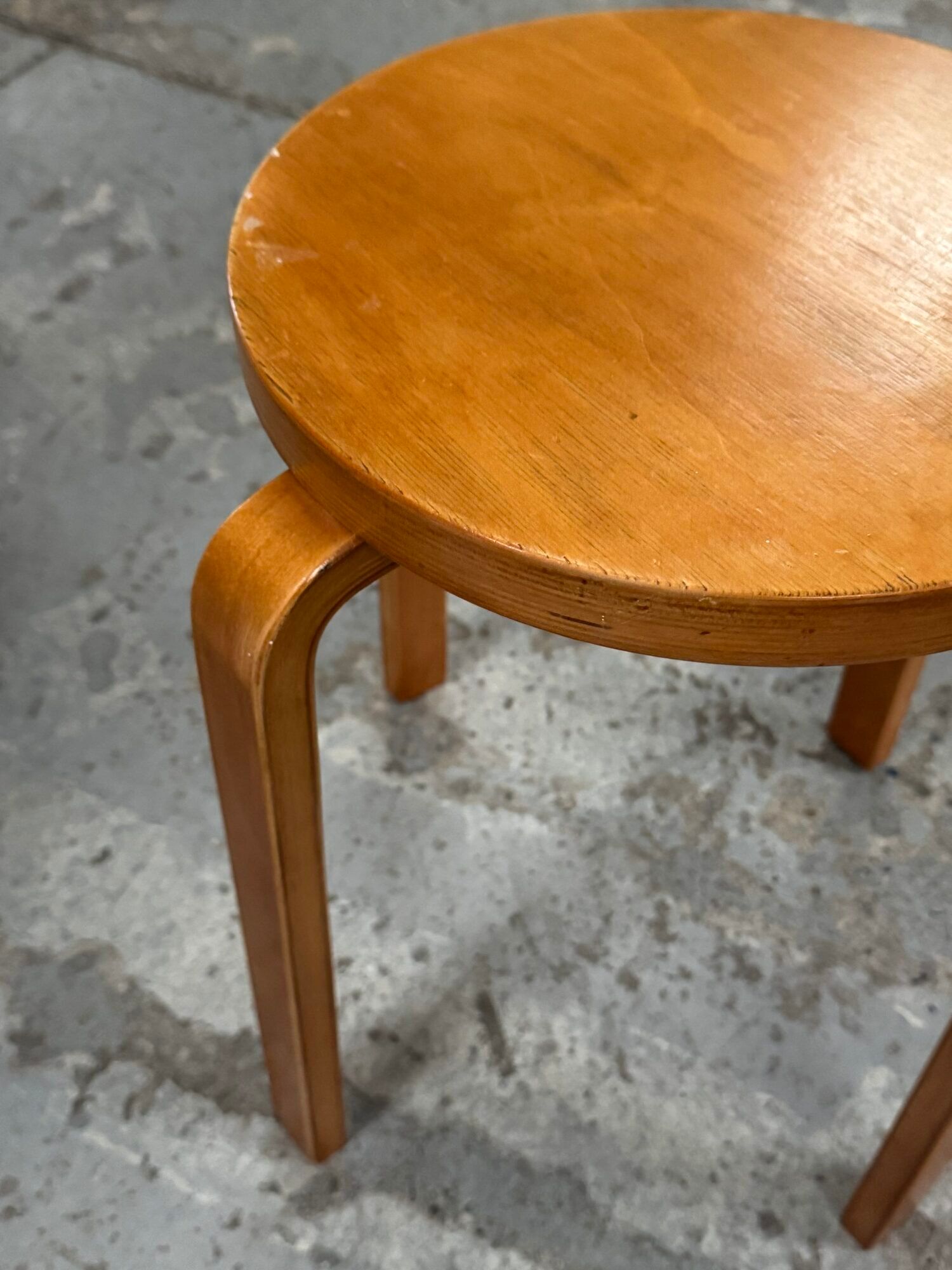 Tabouret attribué à Alvar Aalto