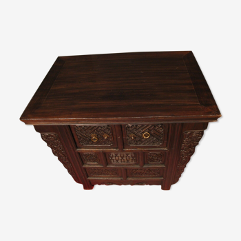 Ancienne table chinoise à tiroirs en orme foncé
