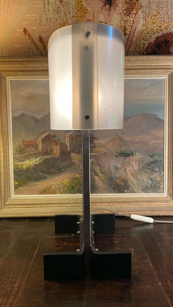 Lampe design année 70's. Chromé Plexiglas blanc et gris fumé