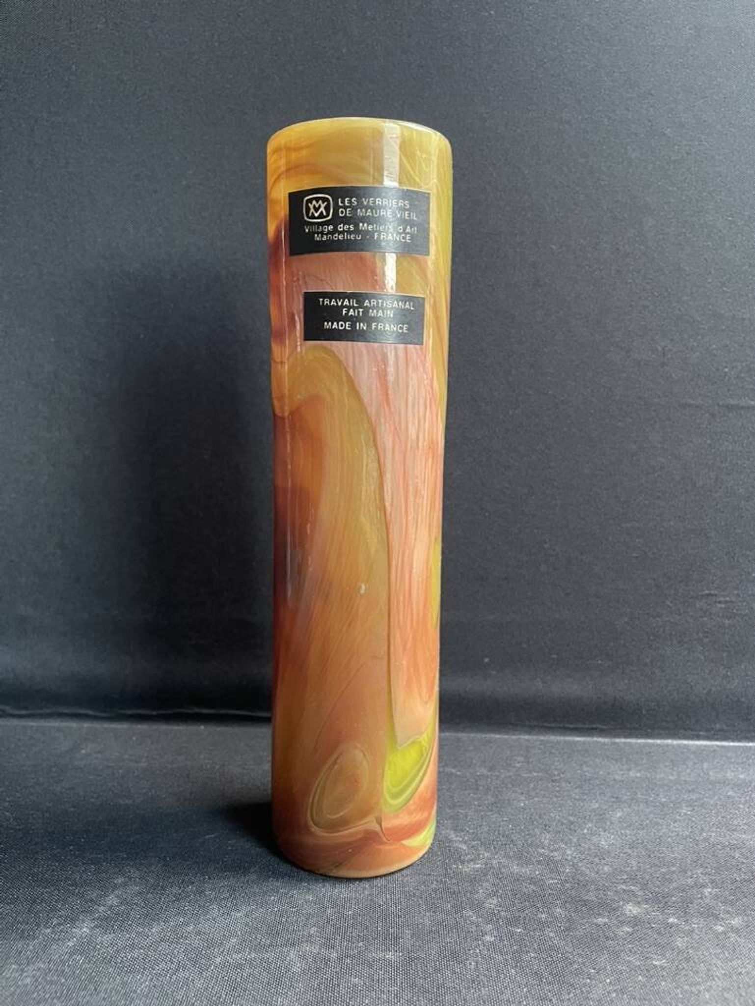 Vase cylindrique signé – Verriers de Maure Vieil