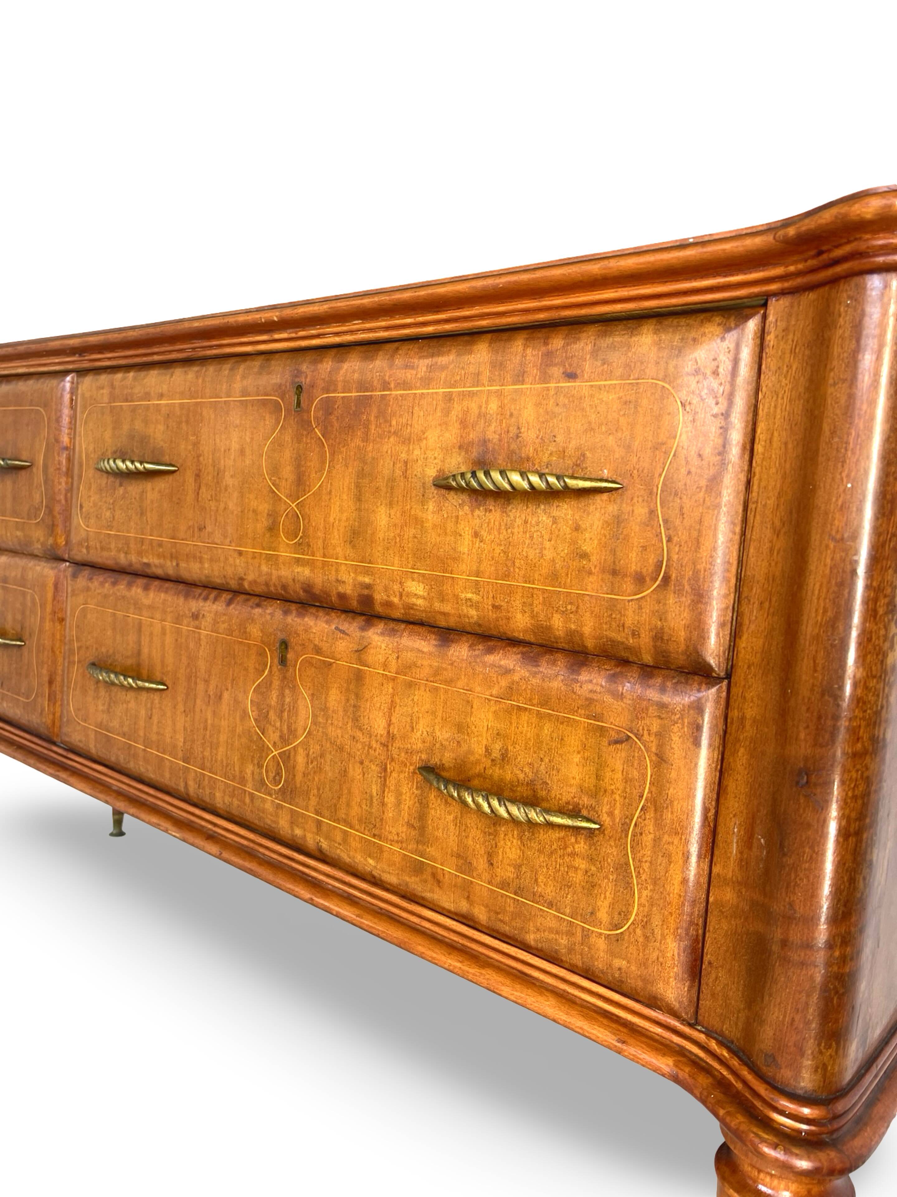 Une commode italienne vintage de style moderne du milieu du siècle