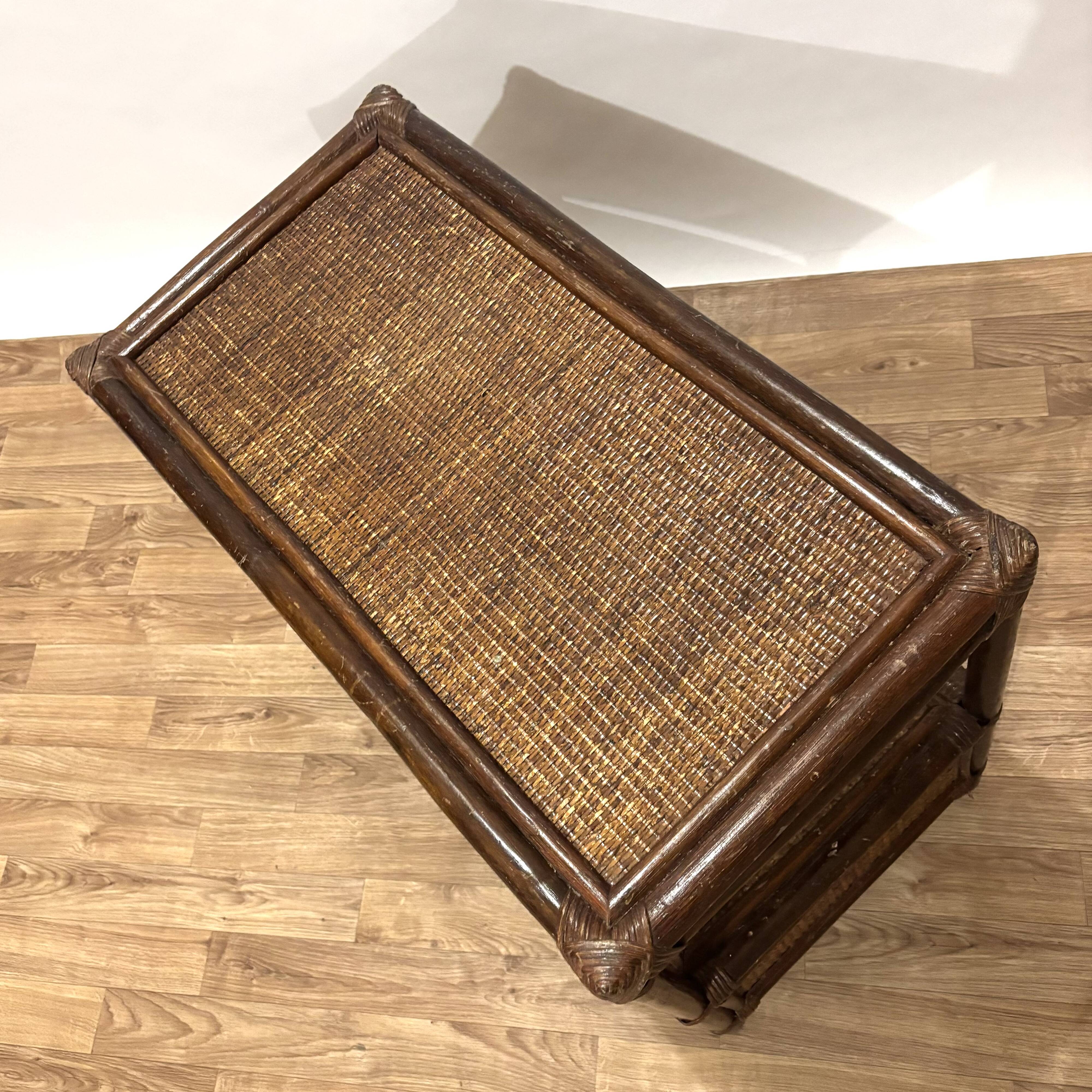 Meuble années 70 en osier tressé