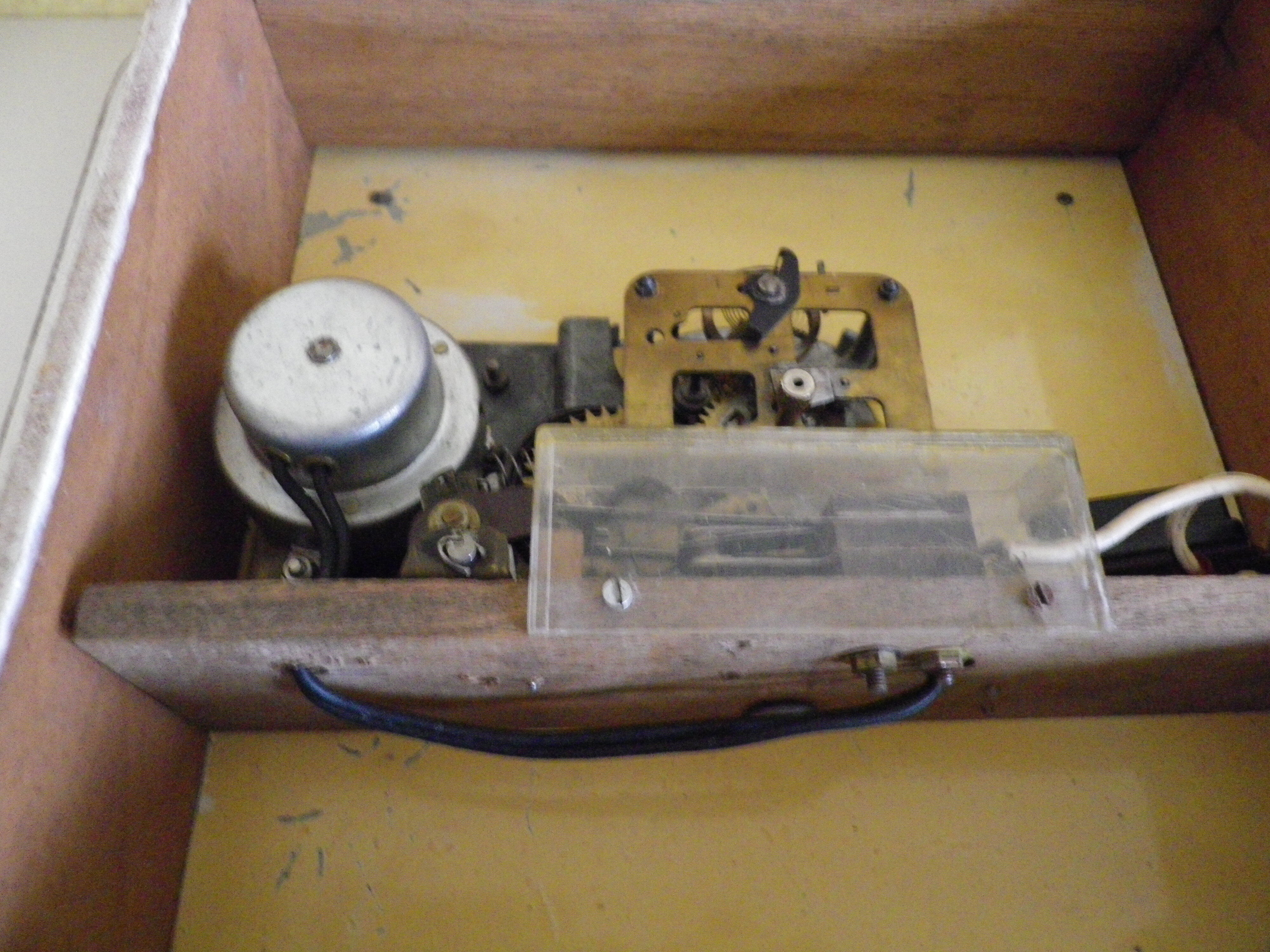 Electric wall clock in formica - 1950s