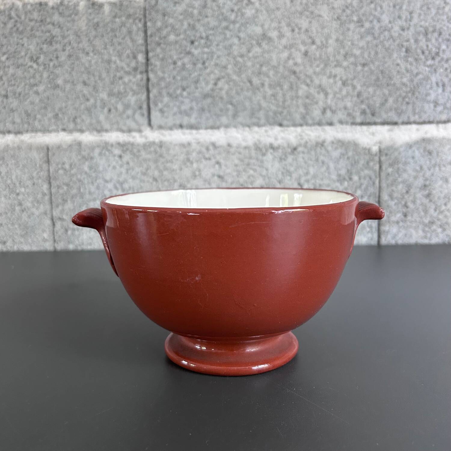 Two-tone 2-legged cut