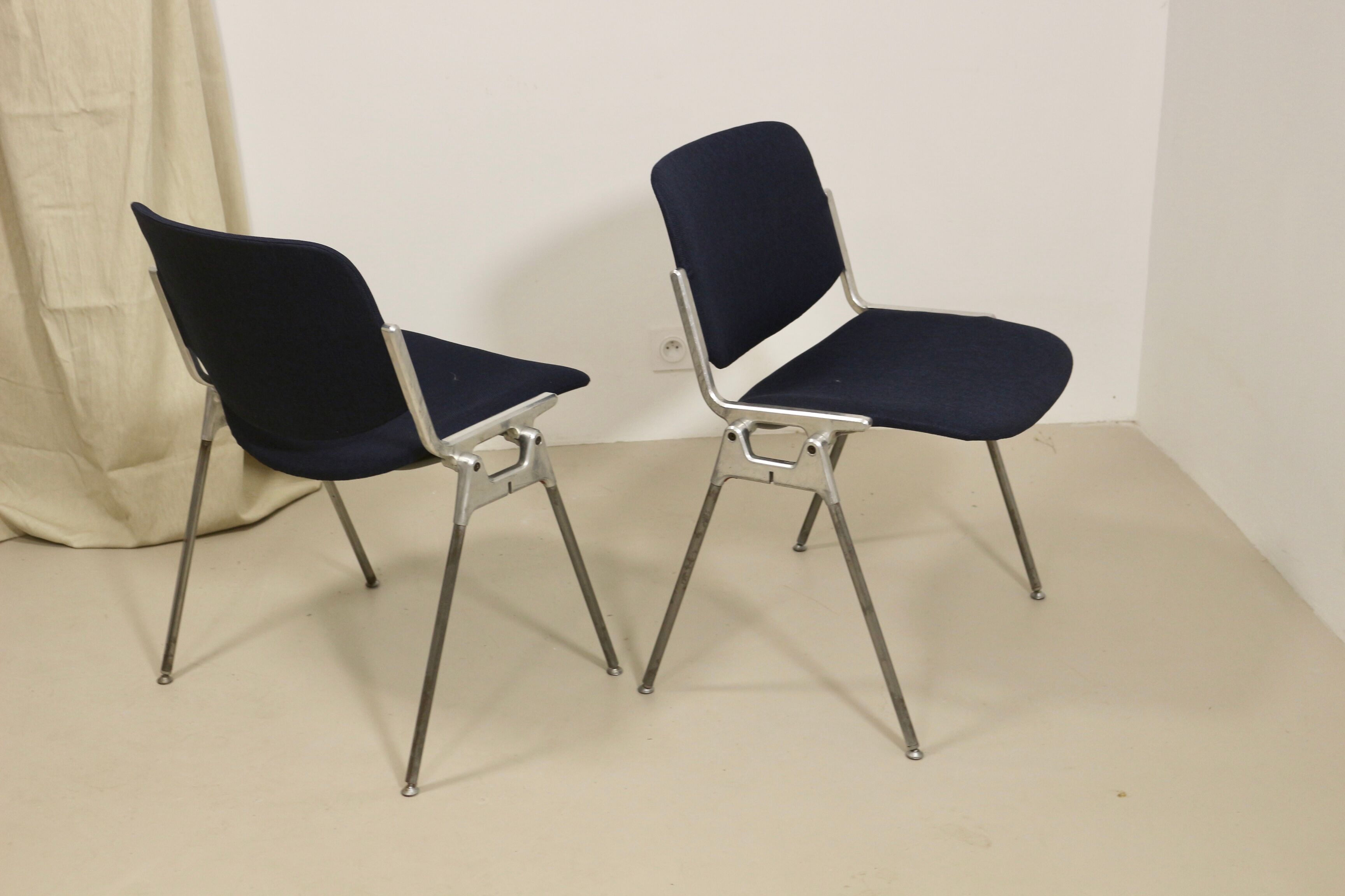 Pair of 2 vintage chairs DSC 106 by Giancarlo Piretti for Anonima Casteli 1965.Ref : Cat