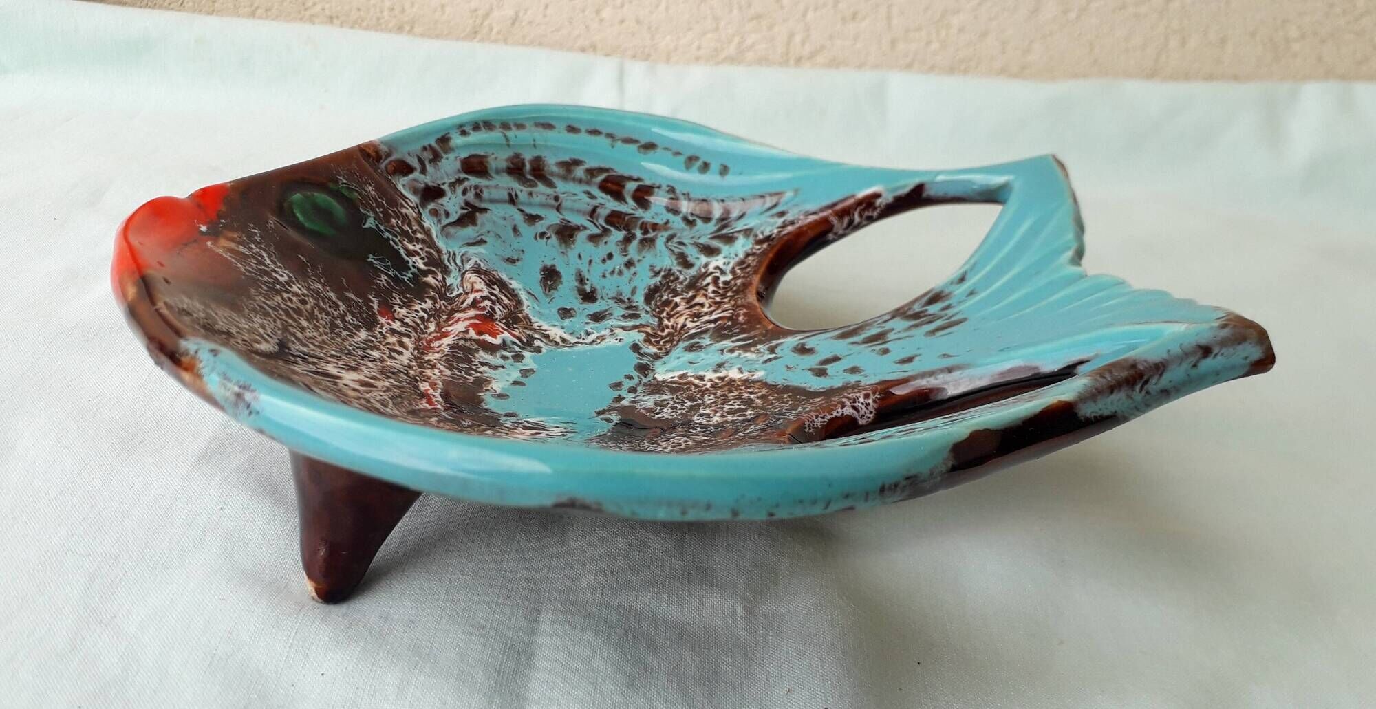 Ceramic fish catch-all tray