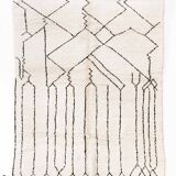 Beni Ouarain Moroccan Berber rug with black patterns