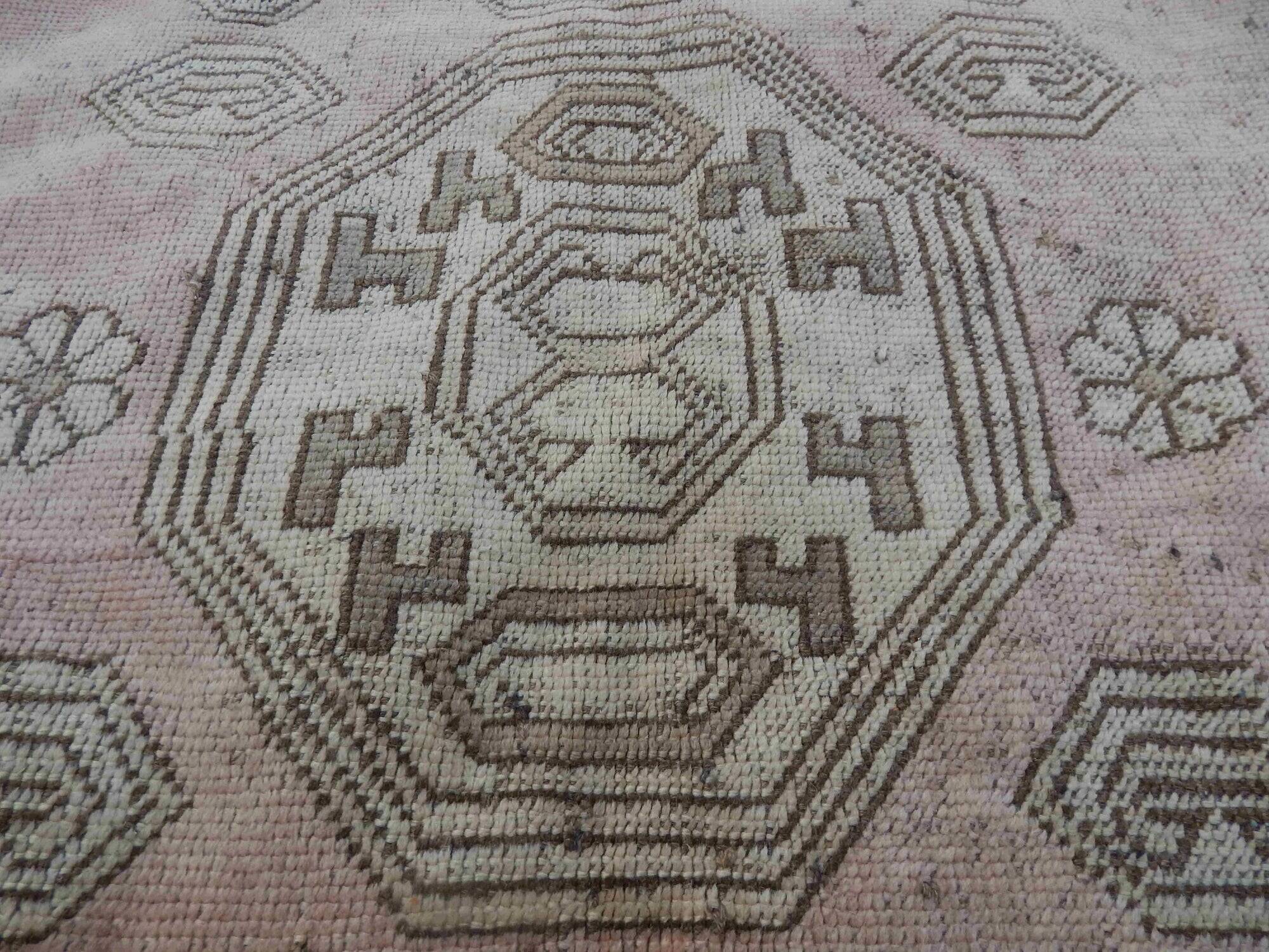 Vintage Turkish Oushak rug 121x140 cm