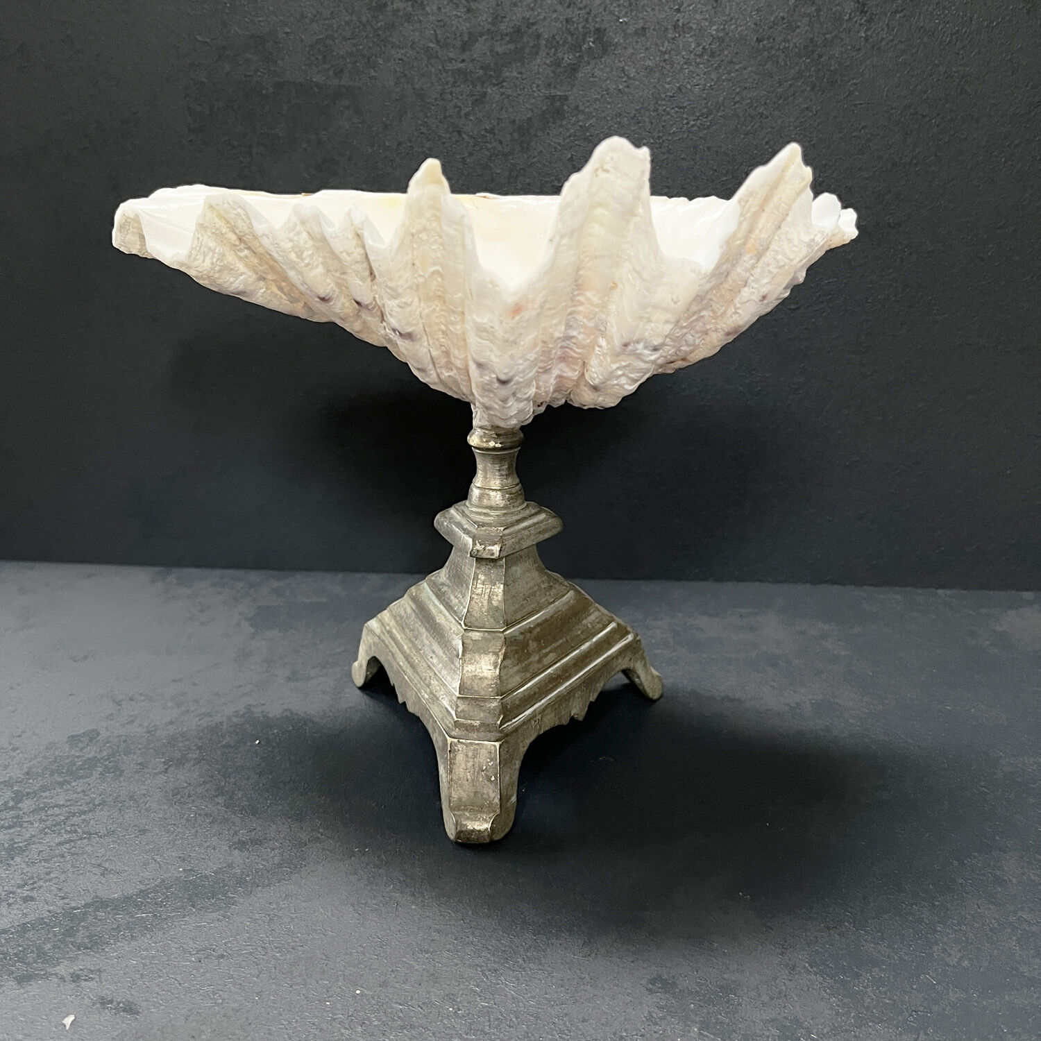 Shell-shaped trinket dish on a base